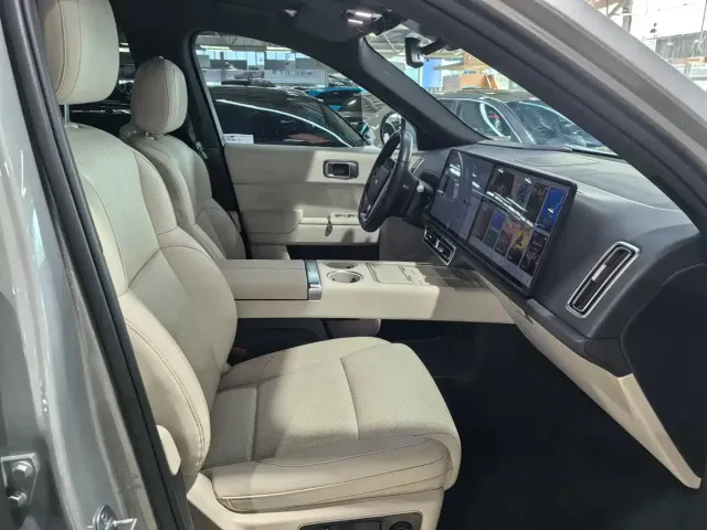 Li Auto L8 — Фото автомобиля 15