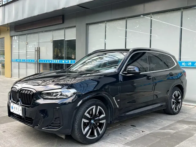 BMW iX3 — Фото автомобиля 2