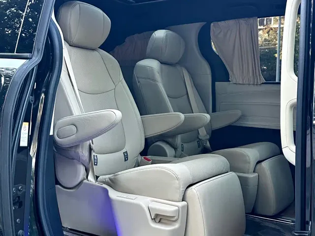 Toyota Sienna — Фото автомобиля 19