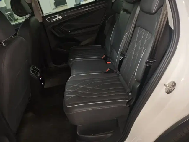 Volkswagen Tiguan L — Фото автомобиля 16