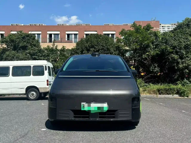Li Auto MEGA — Фото автомобиля 3