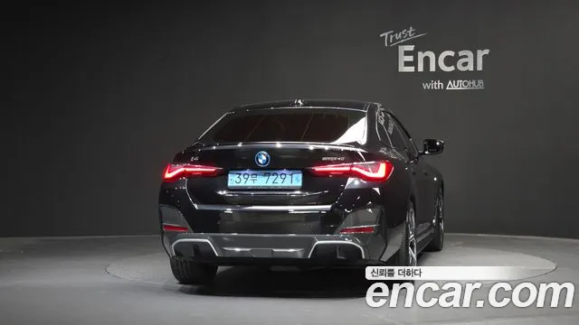 BMW i4 — Фото автомобиля 3