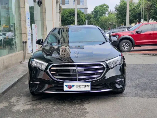 Mercedes-Benz E-Class — Фото автомобиля 2