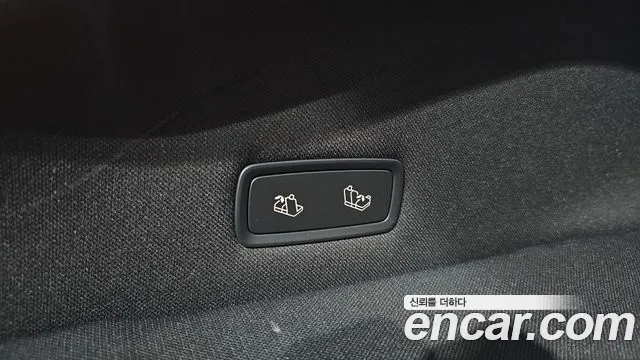 Tesla Model Y — Фото автомобиля 29