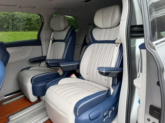 Roewe iMAX8 — Фото автомобиля 11
