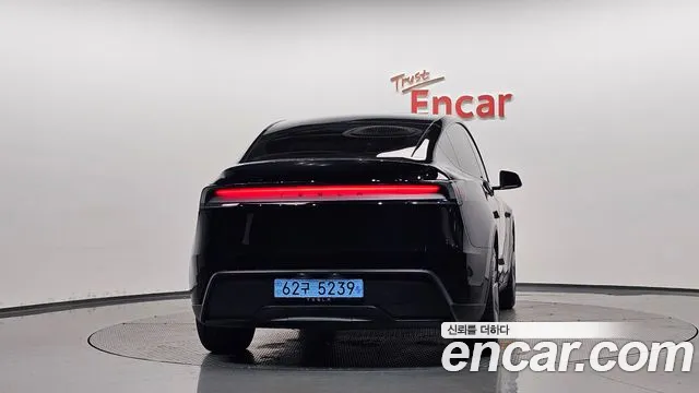 Tesla Model Y — Фото автомобиля 3