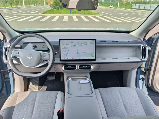 Leapmotor B10 — Фото автомобиля 12