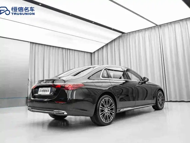Mercedes-Benz E-Class — Фото автомобиля 5