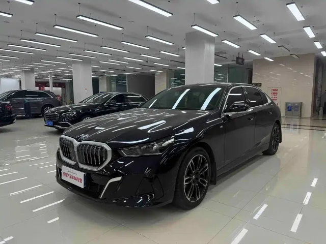 Фотография автомобиля — BMW 5 Series