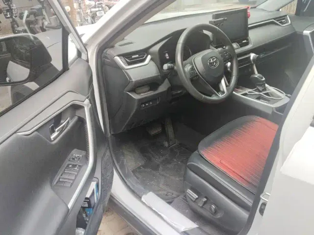 Toyota RAV4 — Фото автомобиля 12