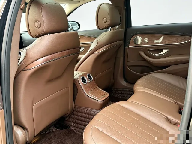 Mercedes-Benz E-Class — Фото автомобиля 7