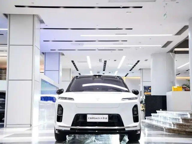 Nio ES8 — Фото автомобиля 4