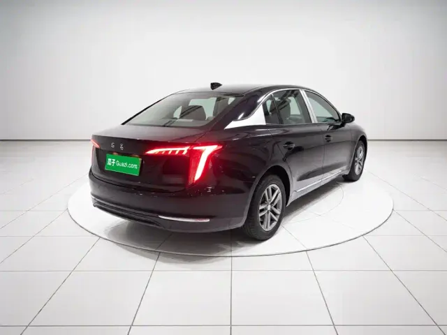 Hongqi E-QM5 — Фото автомобиля 4
