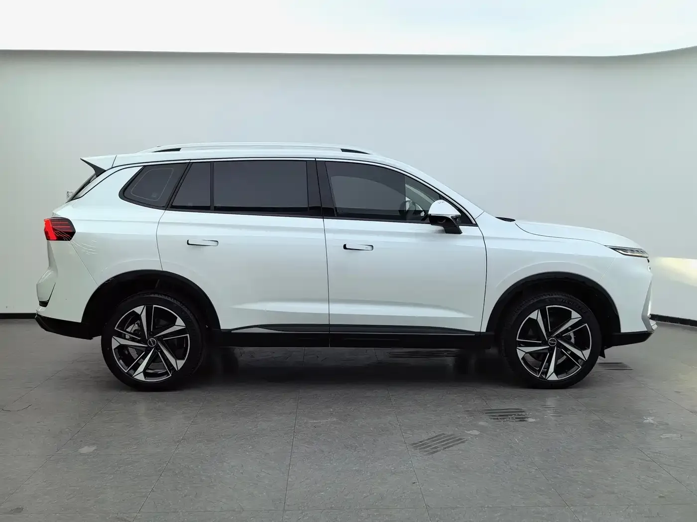 Roewe Roewe RX5 MAX 2022 1.5T Auto Promising Premium Edition — Фото автомобиля 26
