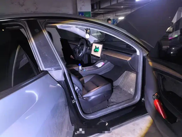 Tesla Model Y — Фото автомобиля 18