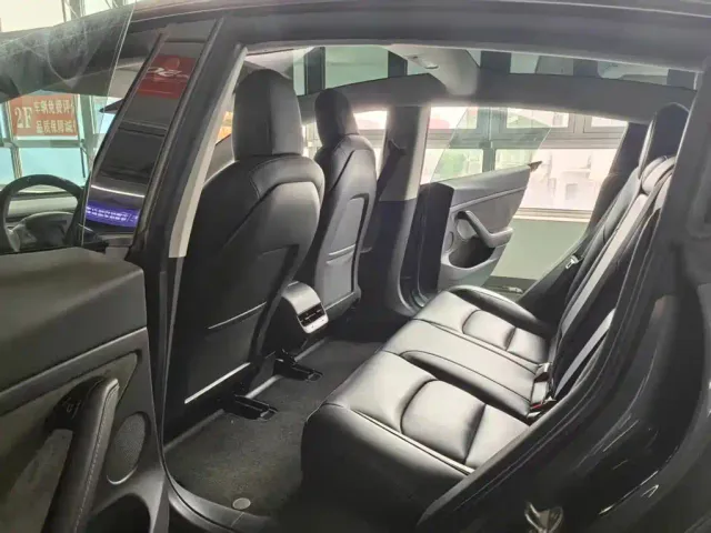 Tesla Model 3 — Фото автомобиля 8