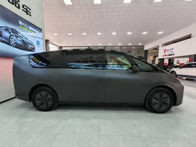 Li Auto MEGA — Фото автомобиля 4