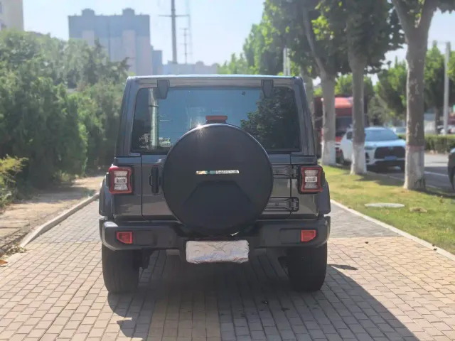 Jeep Wrangler — Фото автомобиля 4