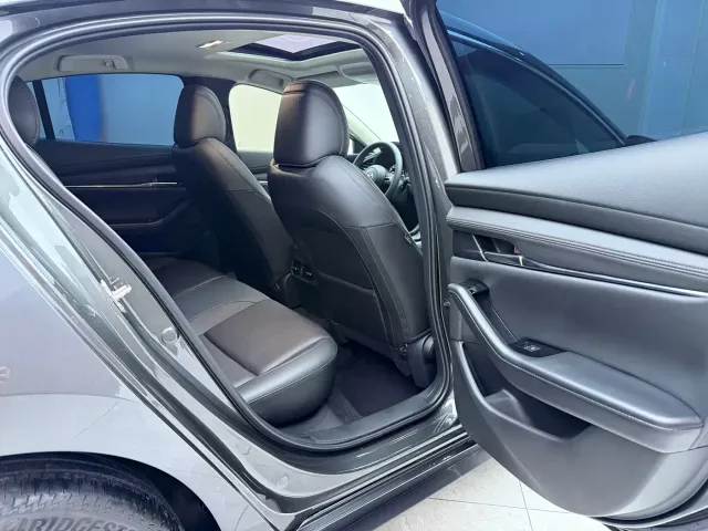 Mazda Axela — Фото автомобиля 20