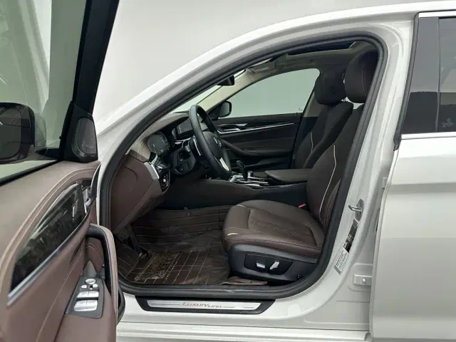 BMW 5 Series — Фото автомобиля 9