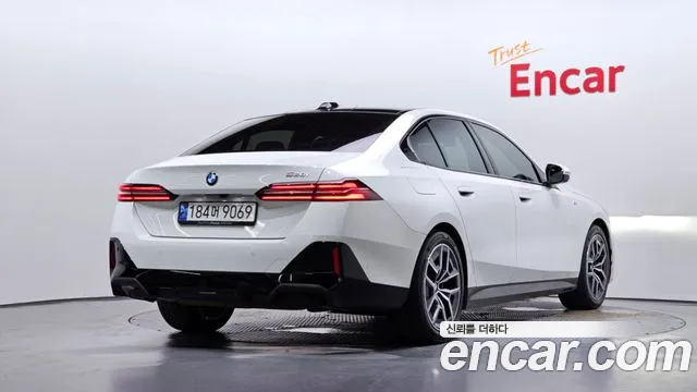BMW 5-Series — Фото автомобиля 2