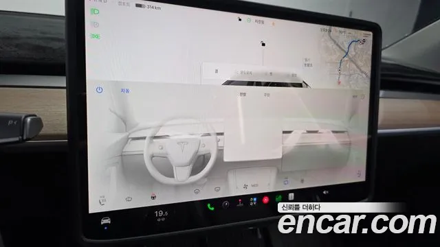 Tesla Model Y — Фото автомобиля 12