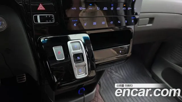 Hyundai Staria Staria 4WD Lounge 9 мест — Фото автомобиля 9