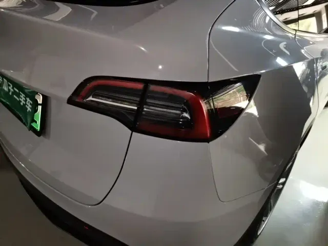 Tesla Model Y — Фото автомобиля 7