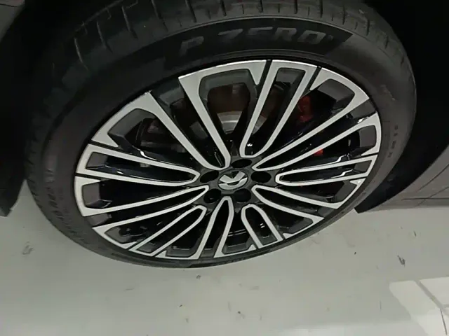 NIO NIO ES8 2025 Base Model — Фото автомобиля 22
