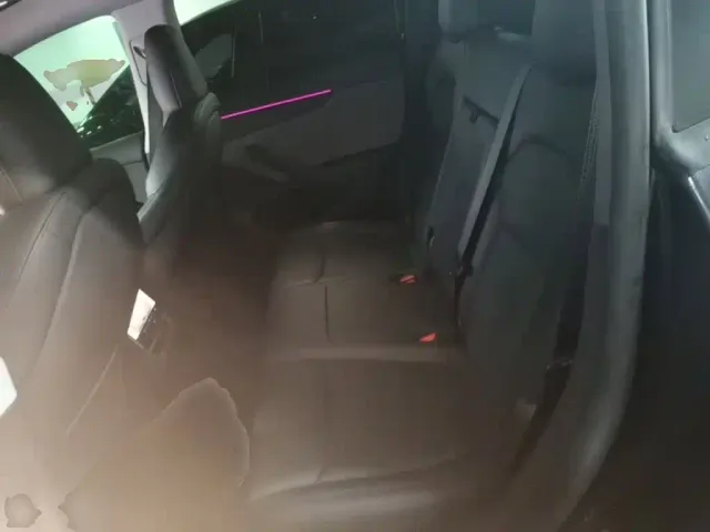 Tesla Model Y — Фото автомобиля 16