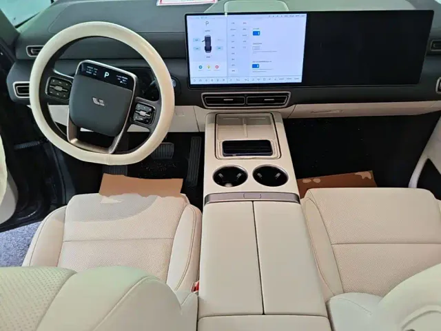 Li Auto MEGA — Фото автомобиля 9