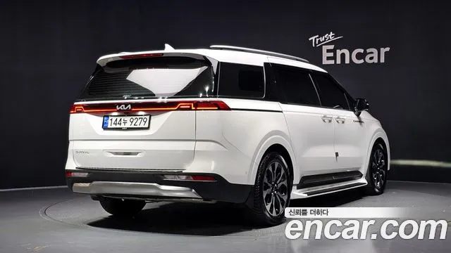 Kia Carnival Generation 4 — Фото автомобиля 2