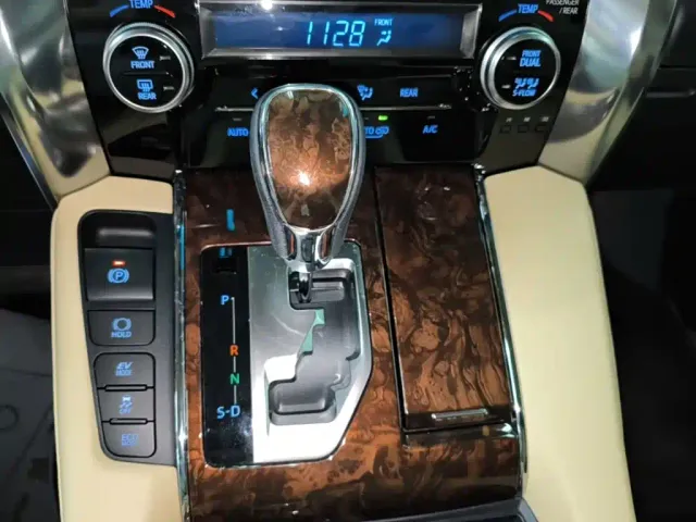 Toyota Alphard — Фото автомобиля 13