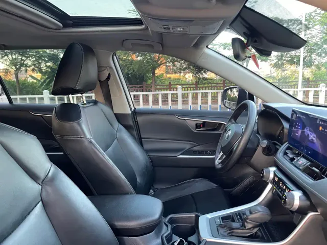 Toyota RAV4 — Фото автомобиля 8