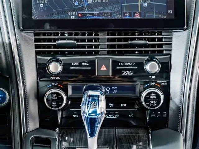 Lexus LM — Фото автомобиля 13