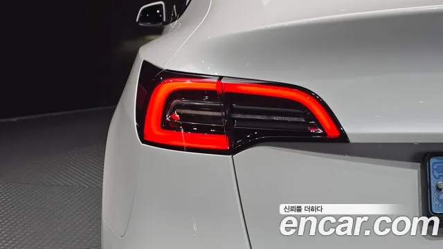 Tesla Model Y — Фото автомобиля 8