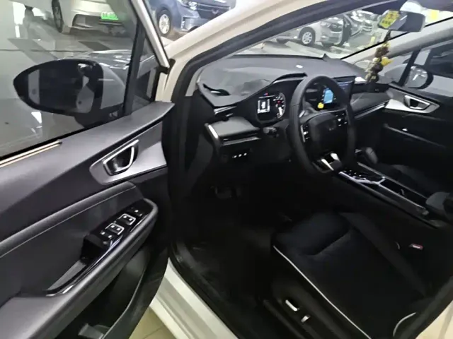 Wuling Jiachen — Фото автомобиля 15