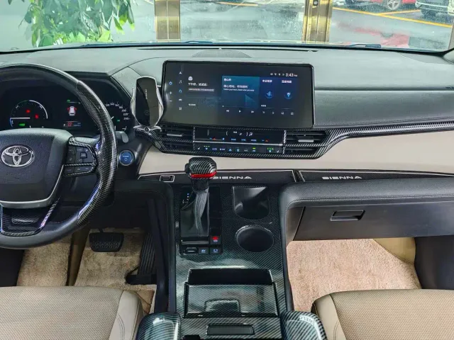 Toyota Sienna — Фото автомобиля 11