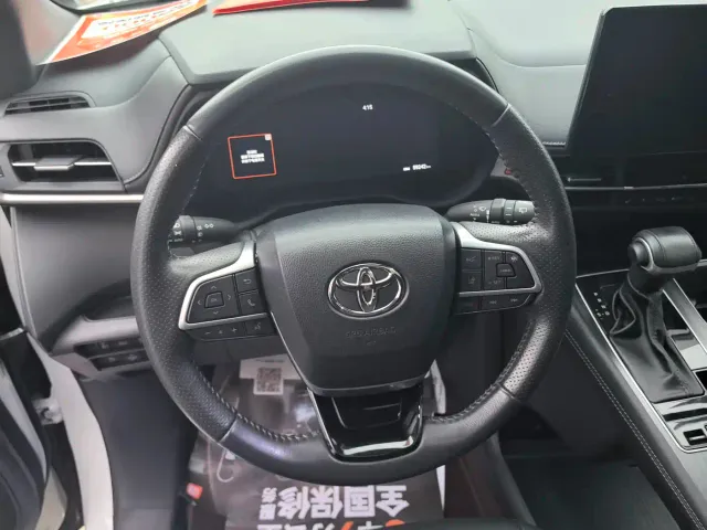 Toyota Sienna — Фото автомобиля 11
