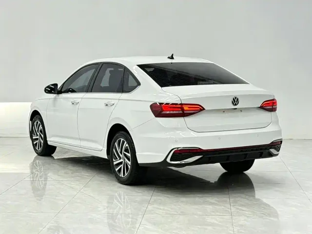 Volkswagen Lavida — Фото автомобиля 4
