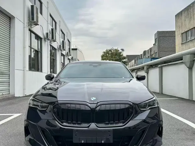 Фотография автомобиля — BMW 5 Series