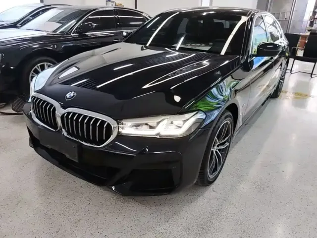 Фотография автомобиля — BMW 5 Series