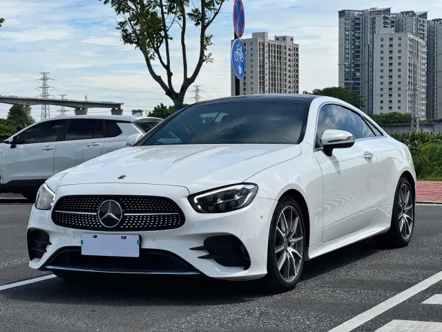 Mercedes-Benz E-Class — Фото автомобиля 3