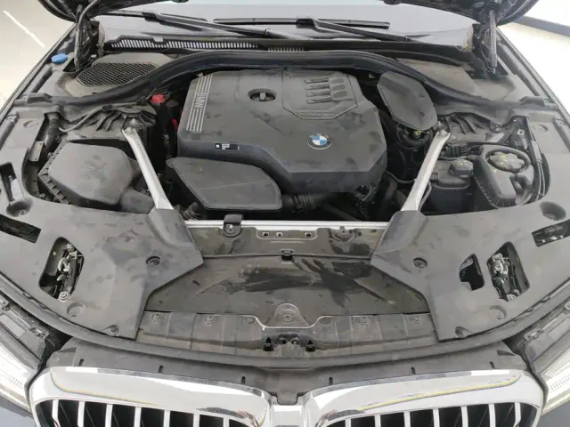 BMW 5 Series — Фото автомобиля 10