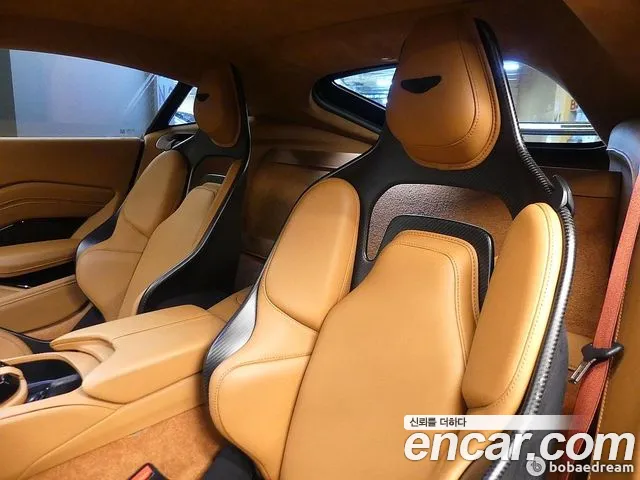 Aston Martin Vantage — Фото автомобиля 13