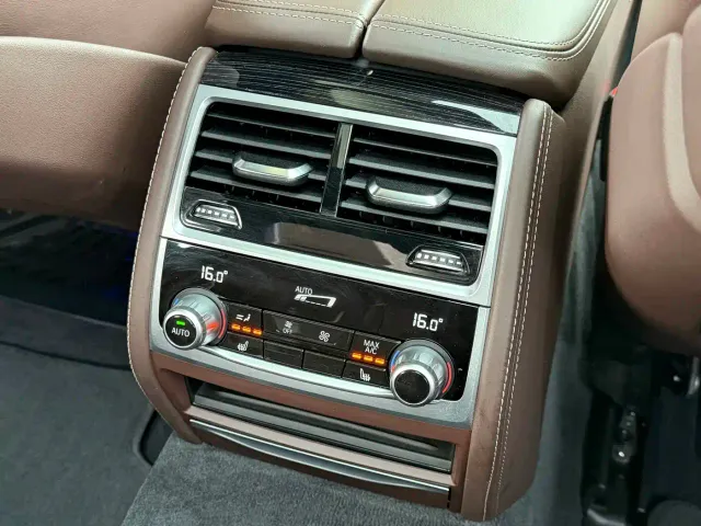 BMW 7 Series — Фото автомобиля 12