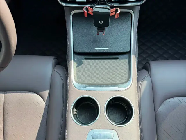 Leapmotor C11 — Фото автомобиля 13