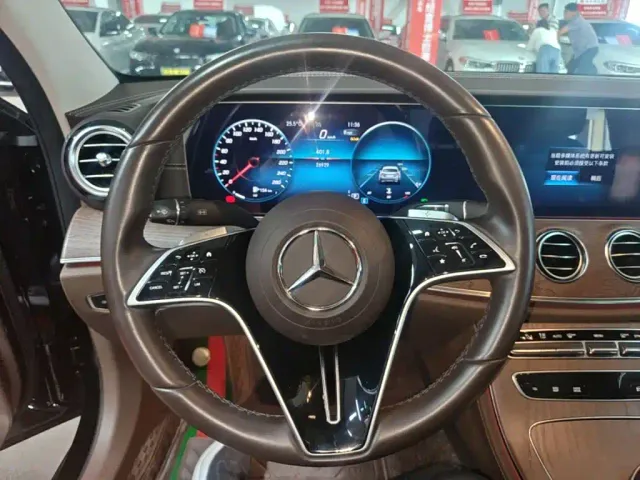 Mercedes-Benz E-Class — Фото автомобиля 10