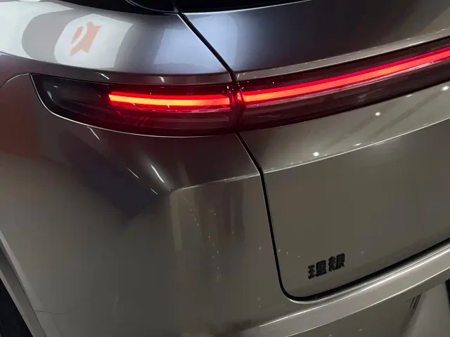 Li Auto L7 — Фото автомобиля 8