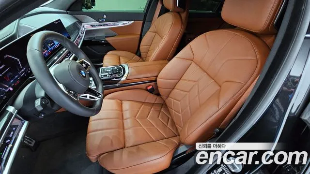BMW 7-Series 7 серия (G70) 740i xDrive M Sport — Фото автомобиля 12